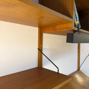 Wandregal Royal System Teak mit Lampe von Poul Cadovius