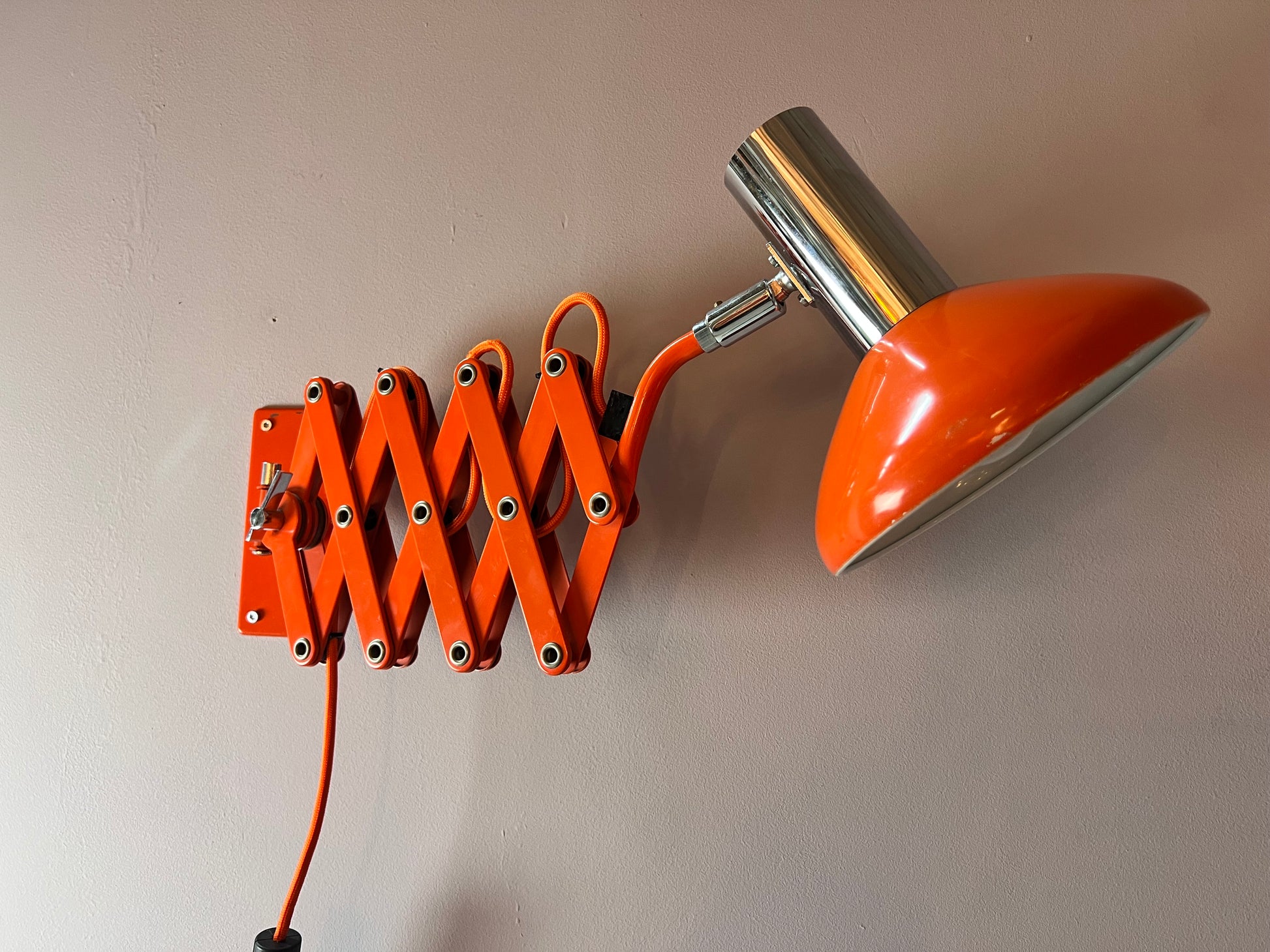 Wandlampe orange von Hustadt Scherenlampe