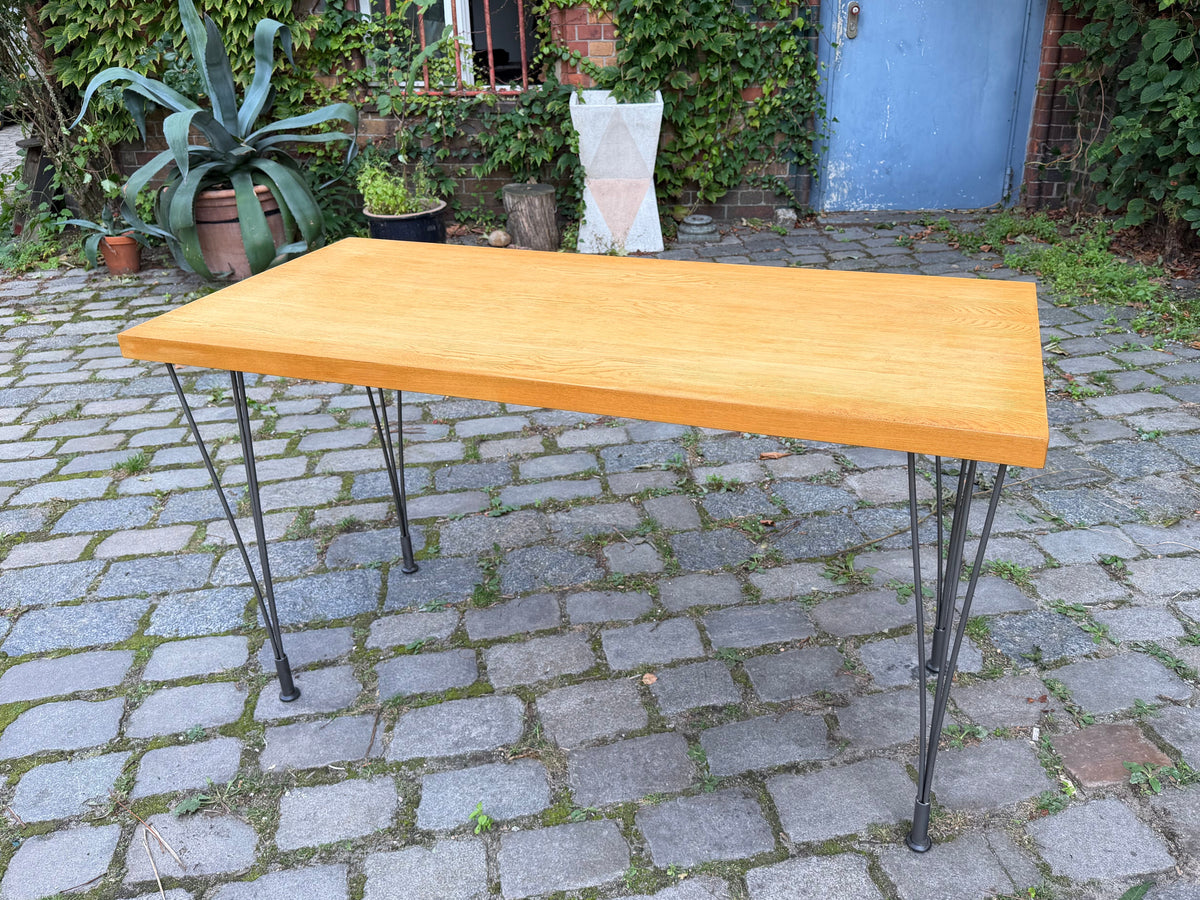 Klubtisch Typ 602/K Esche mit neuen Füßen von Hellerau