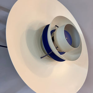 Lamellenlampe PH5 weiß blau von Poul Henningsen für Louis Poulsen