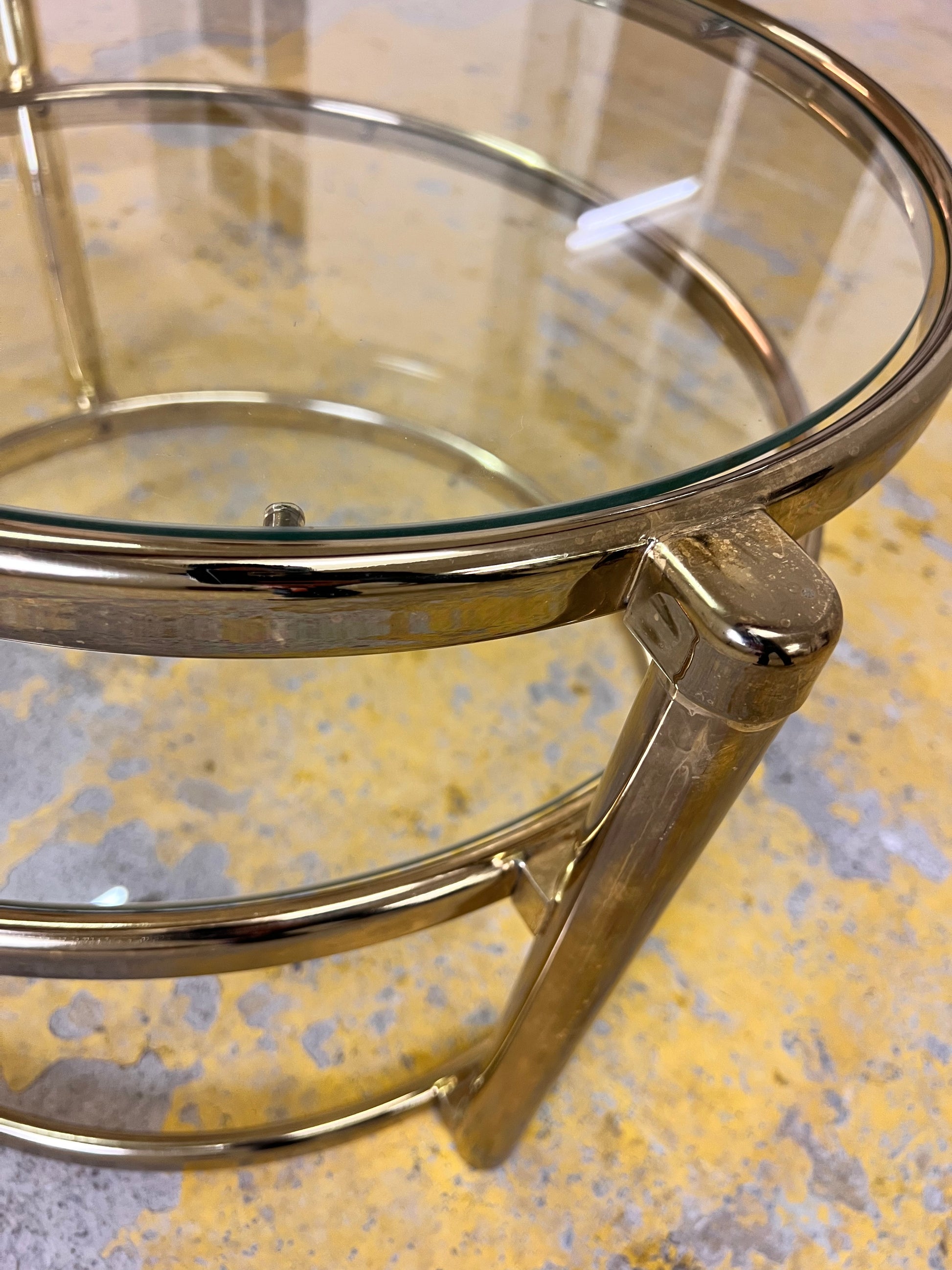 Runder Couchtisch Messing Glas mit drehbaren Tischplatten