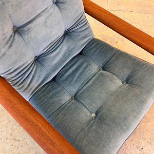 Sessel blau Samt und Teak Hochlehner