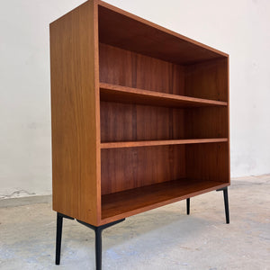 Regal Teak mit neuen Metallfüßen von IDEE Möbel