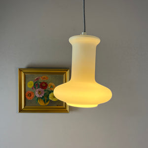 Hängelampe weiß Opalglas von Lightskaer Lighting