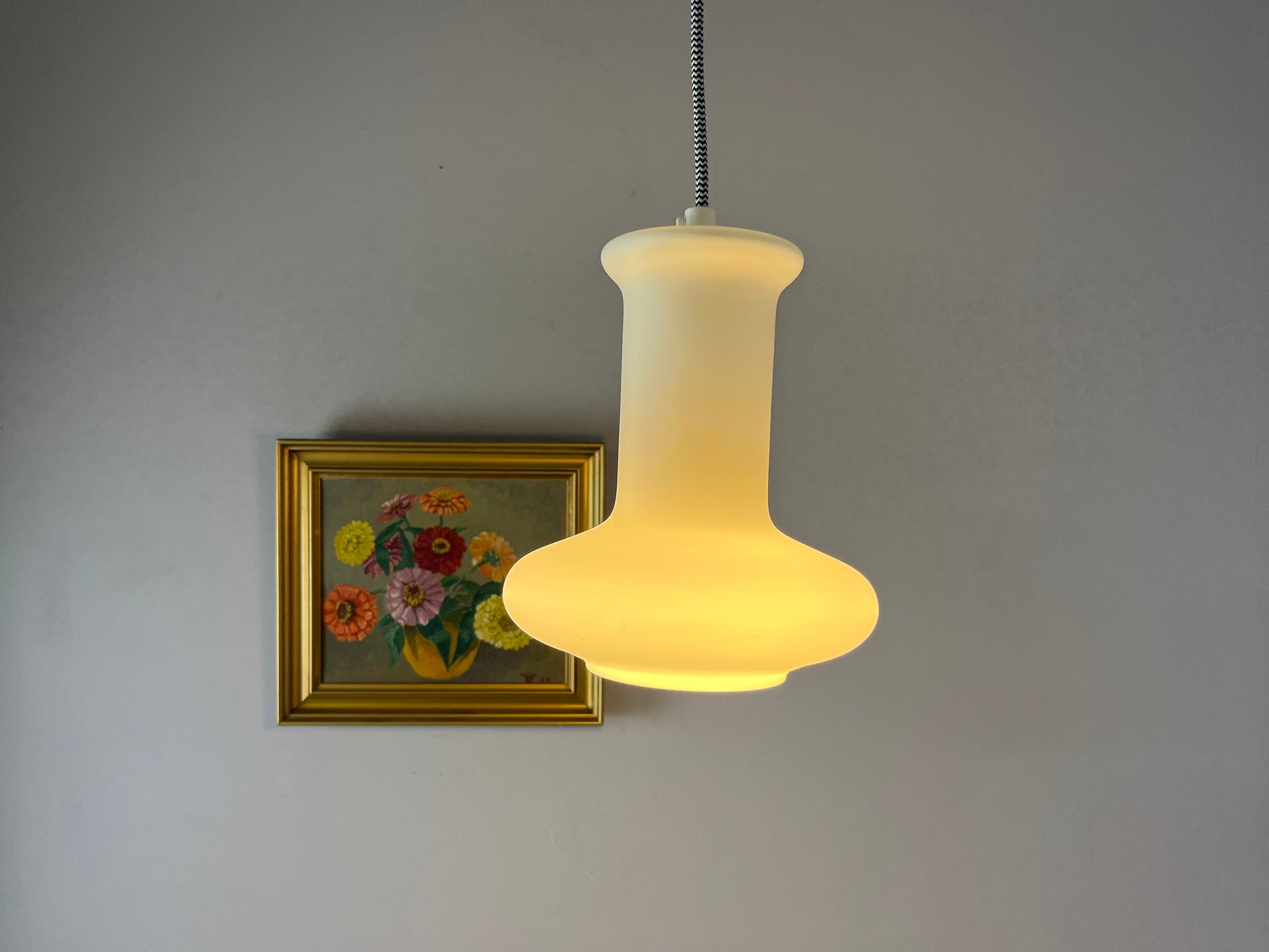 Hängelampe weiß Opalglas von Lightskaer Lighting