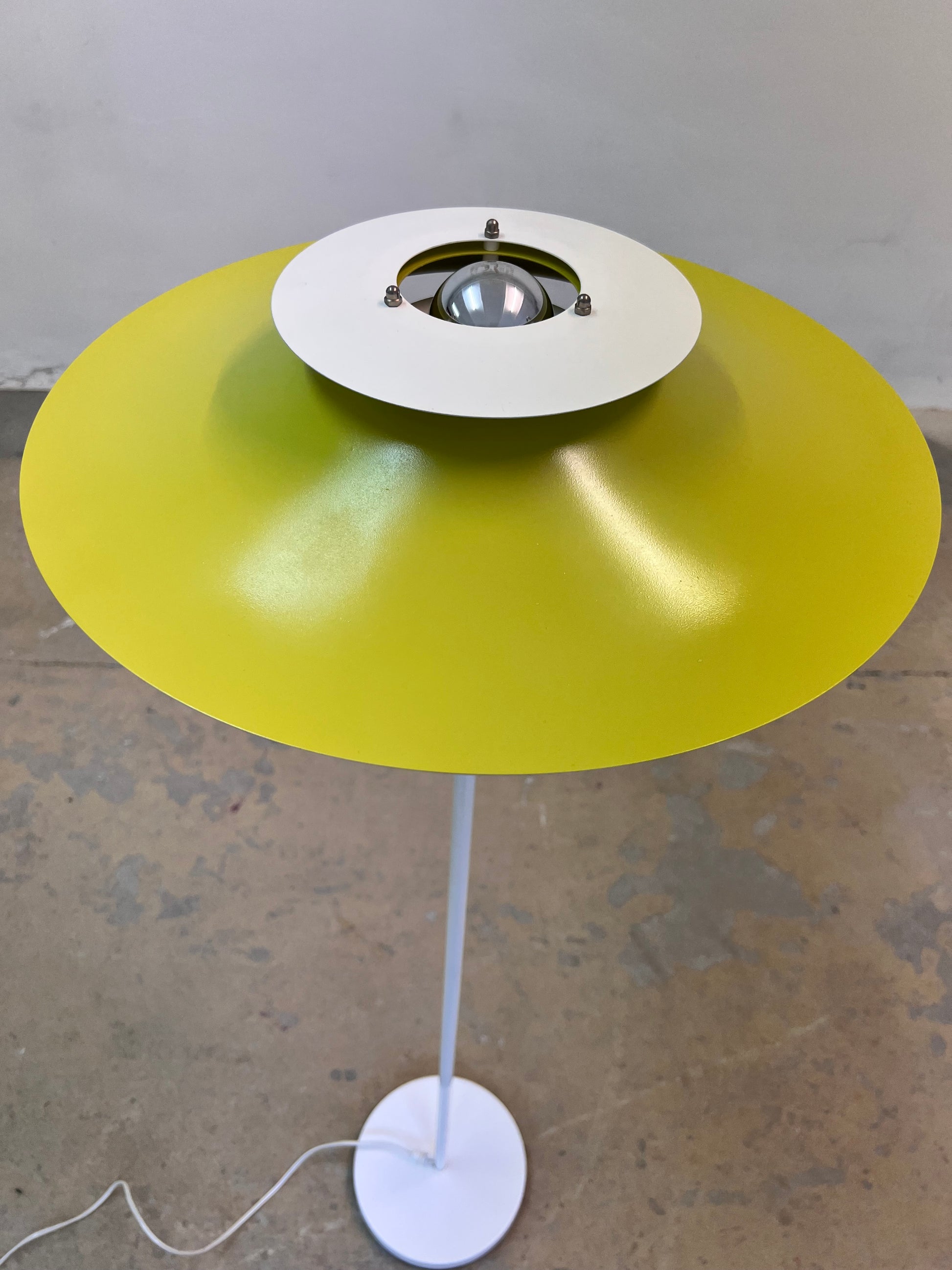 Stehlampe Typ 854 neu lackiert von Horn