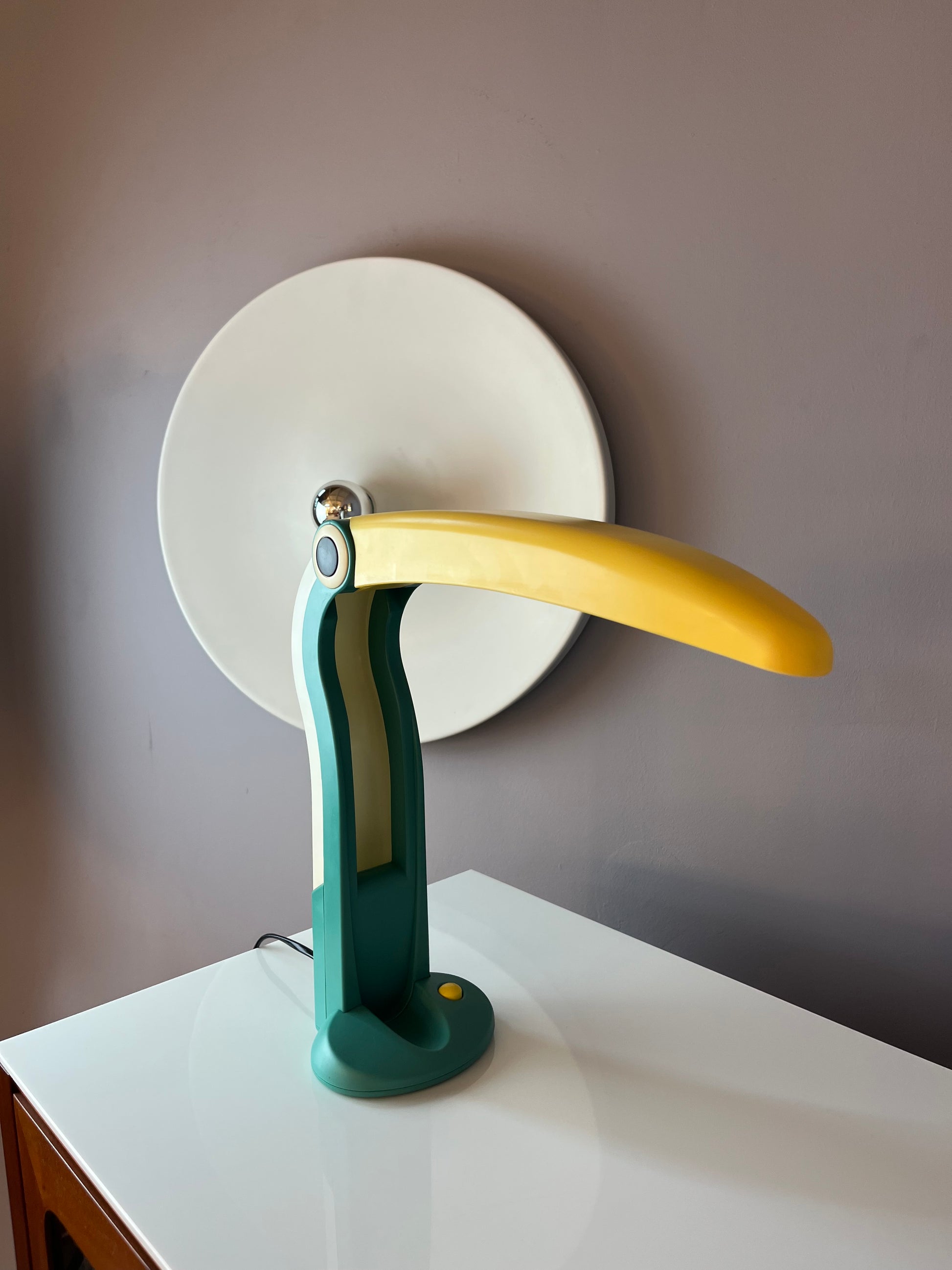 Tischlampe Toucan groß grün gelb von H.T. Huang für Huangslite