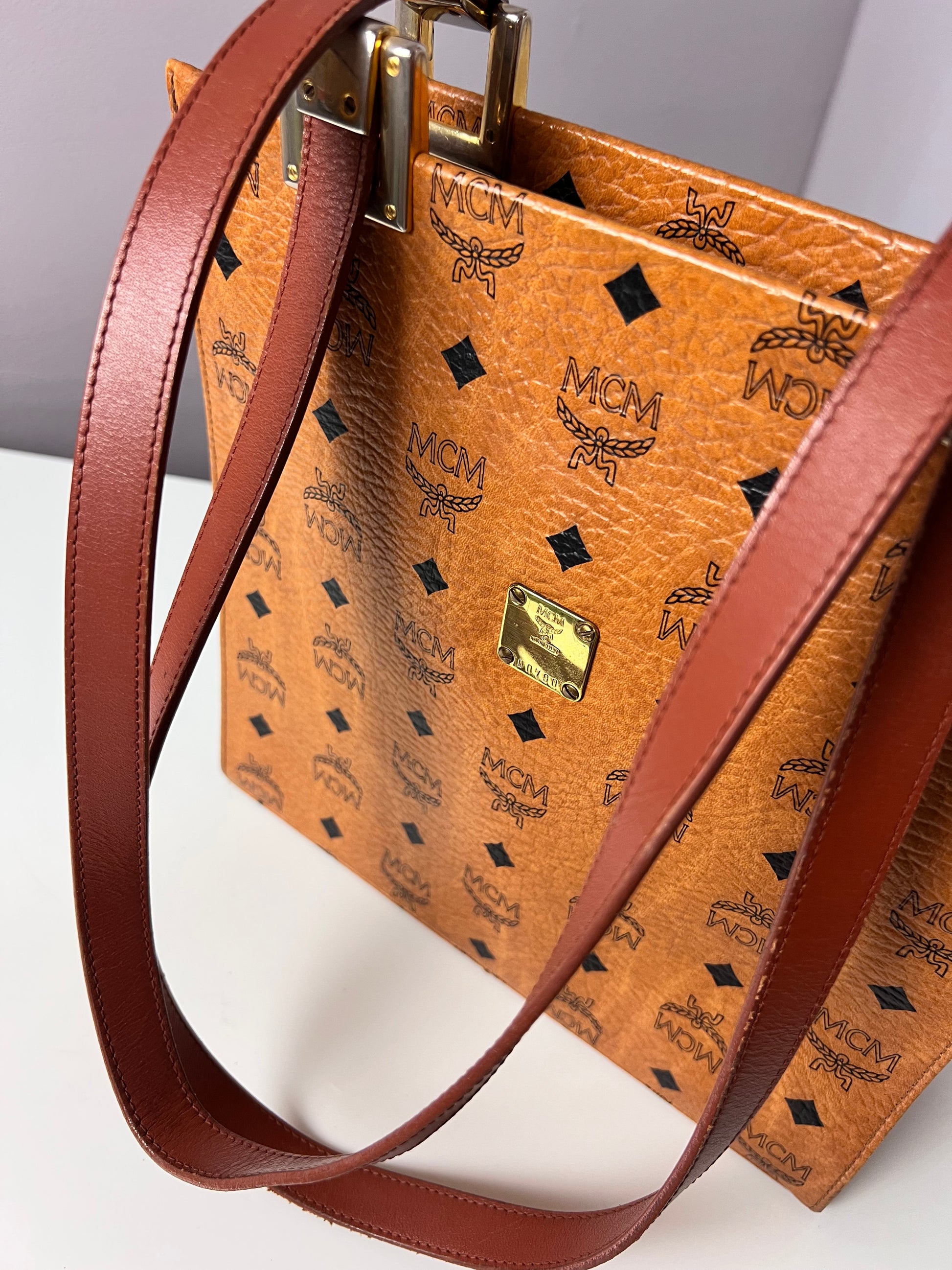 Vintage Designerhandtasche MCM Modell 02031