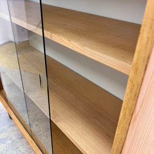 Vitrine Typ 430 Esche von Joachim Nebelung für Hellerau