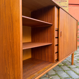Highboard Teak mit Klappfach & Schiebetüren auf Dänemark