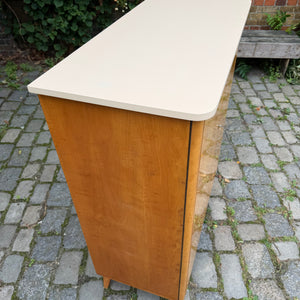 Kleiderschrank Ahorn mit cremefarbener Deckplatte