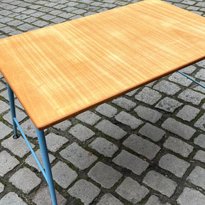 Esstisch Werktisch mit hellblauem Gestell