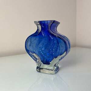 Vase blau mit Gravur von Ingrid Glas