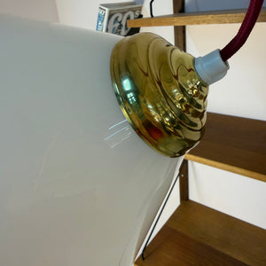 Hängelampe weiß Glas mit Messing aus Dänemark