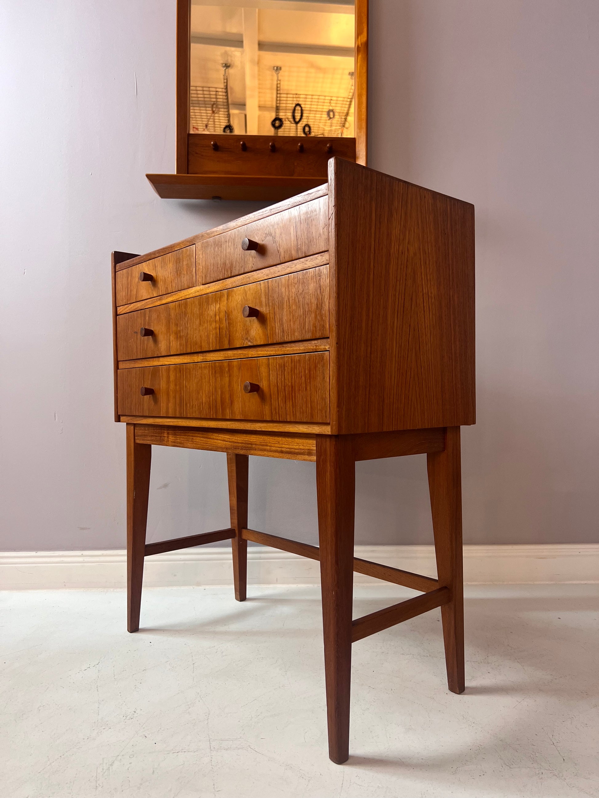Set: Kommode mit Spiegel Teak