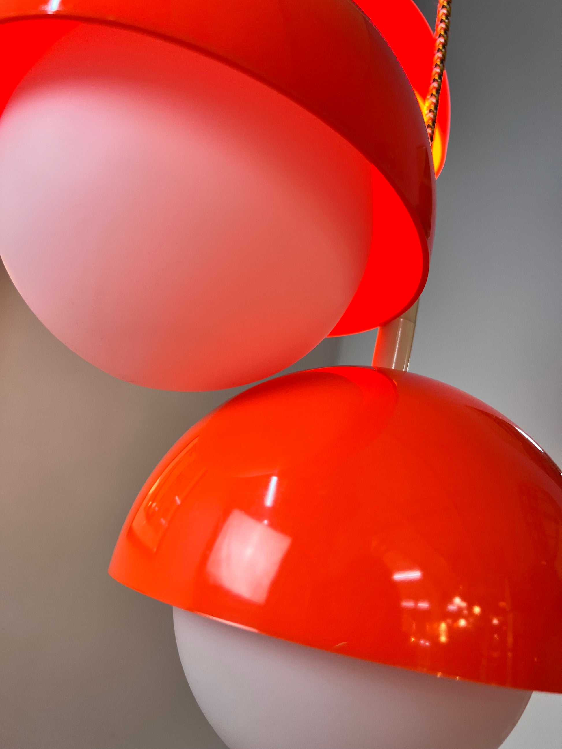 Hängelampe rot weiß Opalglas Kunststoff