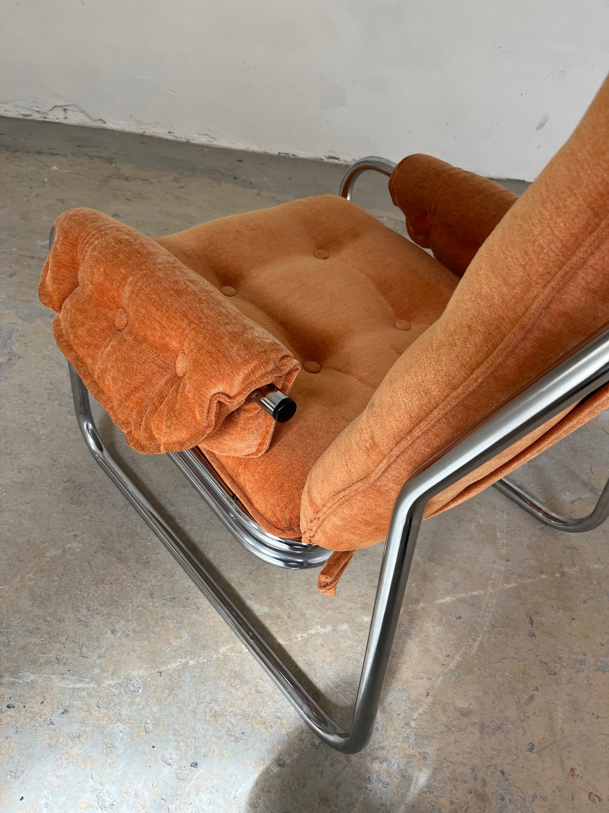 Sessel Halina orange Chrom von Hellerau
