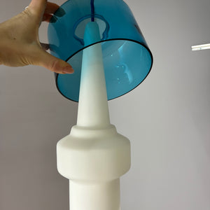 Hängelampe blau weiß Opalglas von Hyllinge Glasbruk
