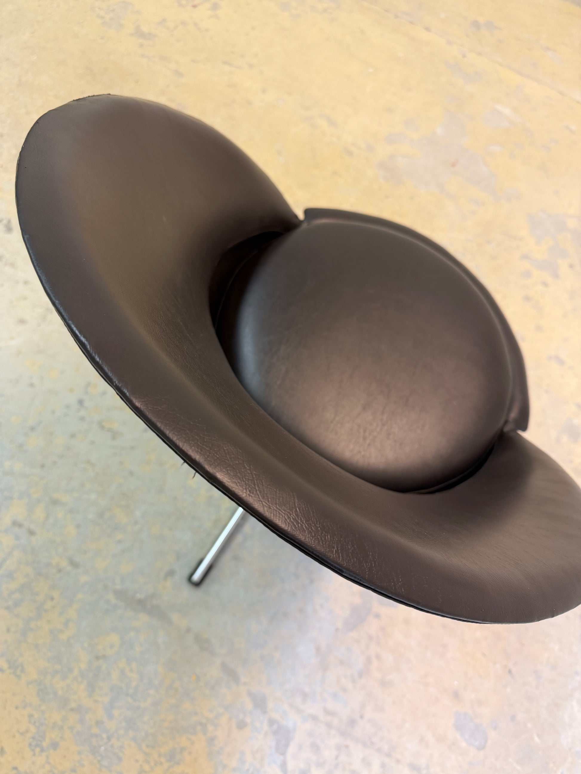 Cone Chair braunes Kunstleder von Verner Panton