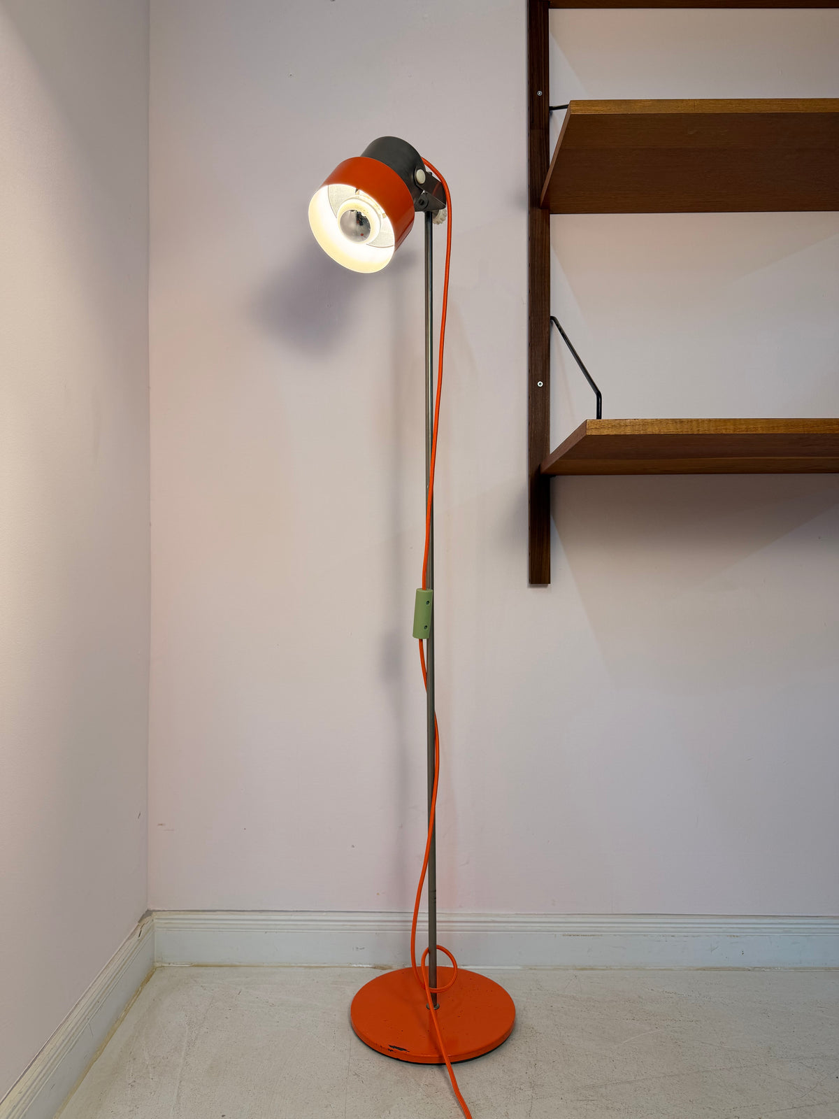 Stehlampe orange Chrom von AKA Werke