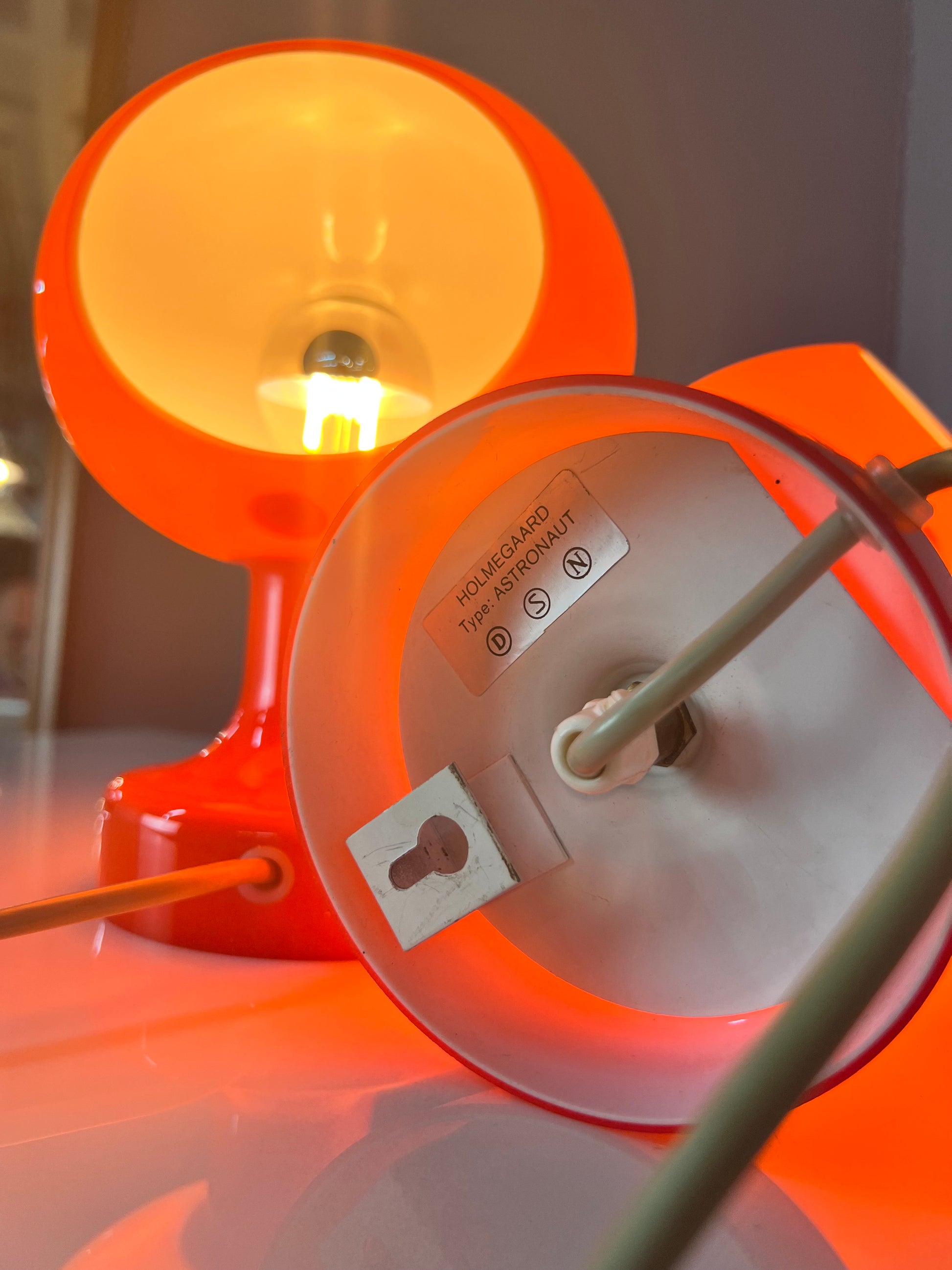 Tischlampe / Wandlampe Astronaut orange von Michael Bang für Holmegaard