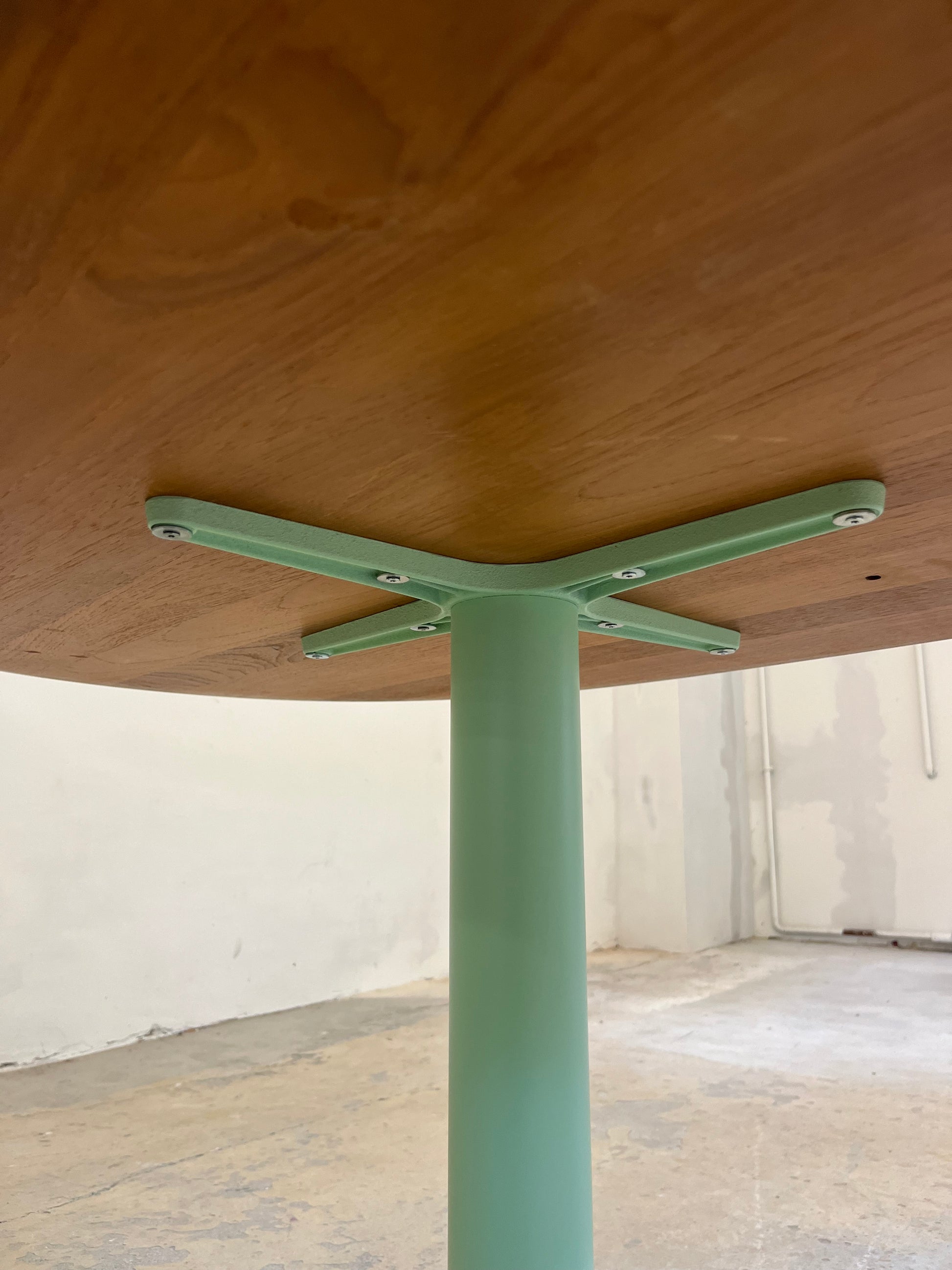 Ovaler Esstisch Teak mit neuem Tischgestell Glostrup
