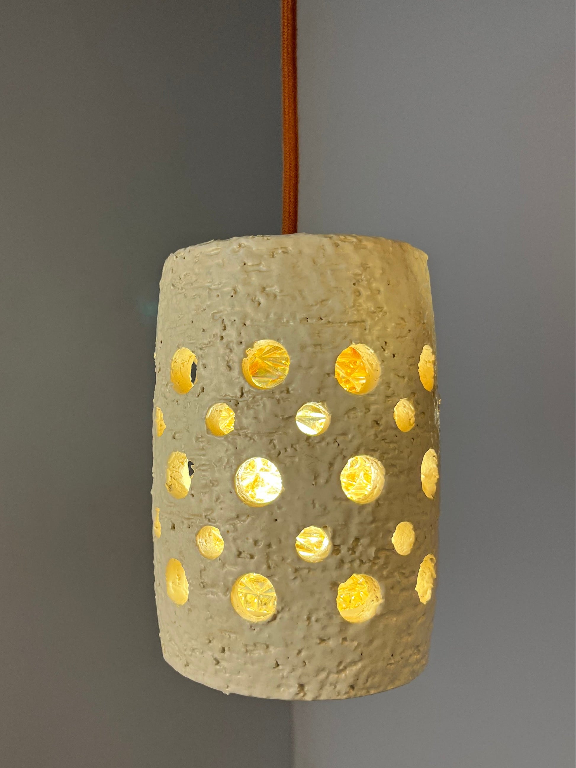 Hängelampe beige Keramik mit Glaseinsatz