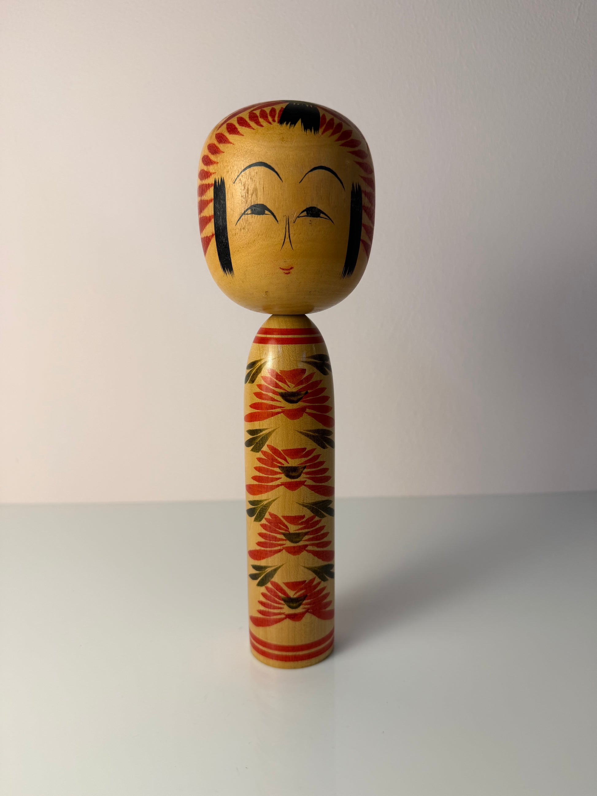 Japanische Kokeshi Holzfigur handbemalt
