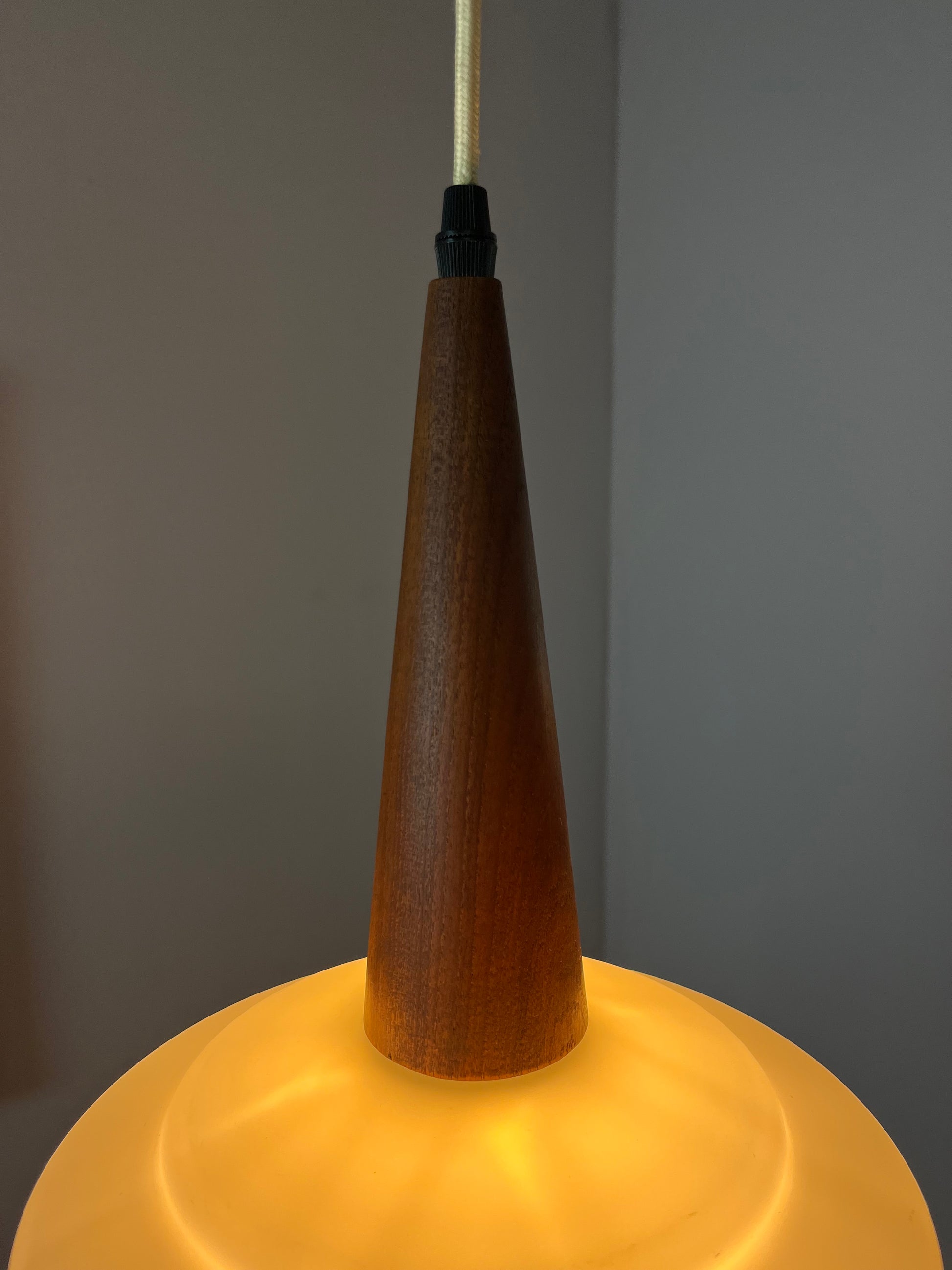 Hängelampe Opalglas Teak