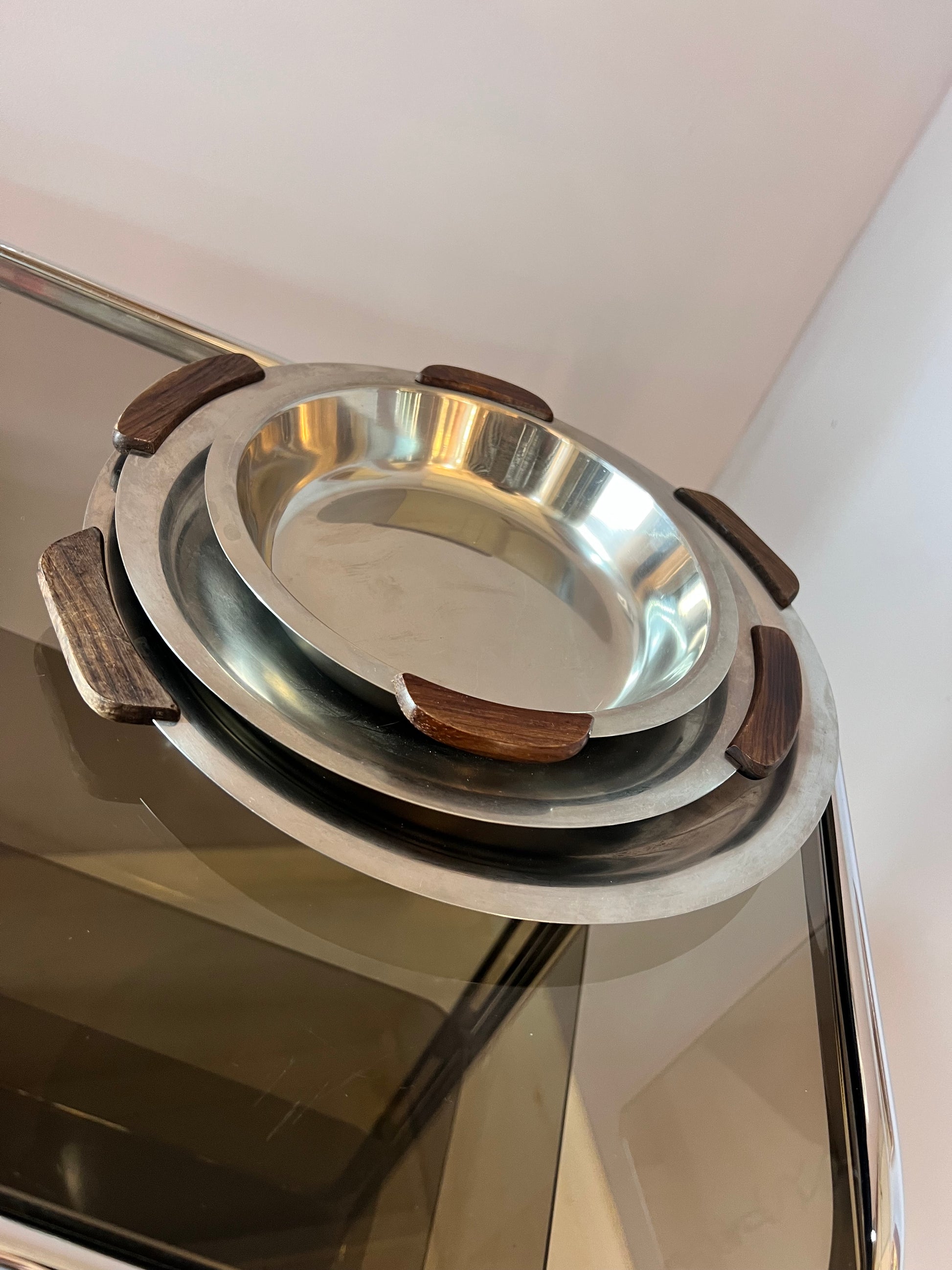 Set: 2 Tabletts und Schüssell Edelstahl mit Teak Griffen