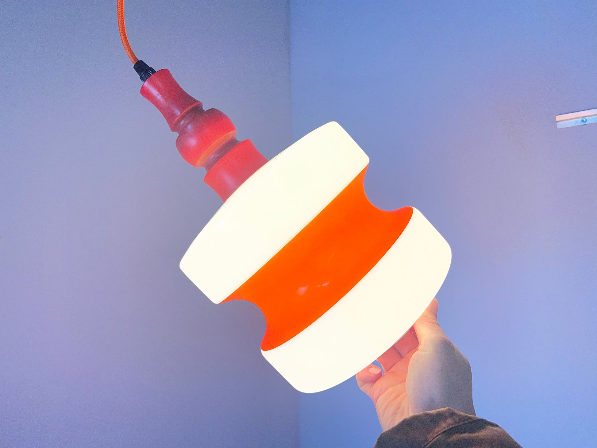 Hängelampe weiß orange rot