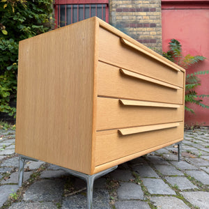 Kommode Eiche mit neuen Chromfüßen von WK Möbel