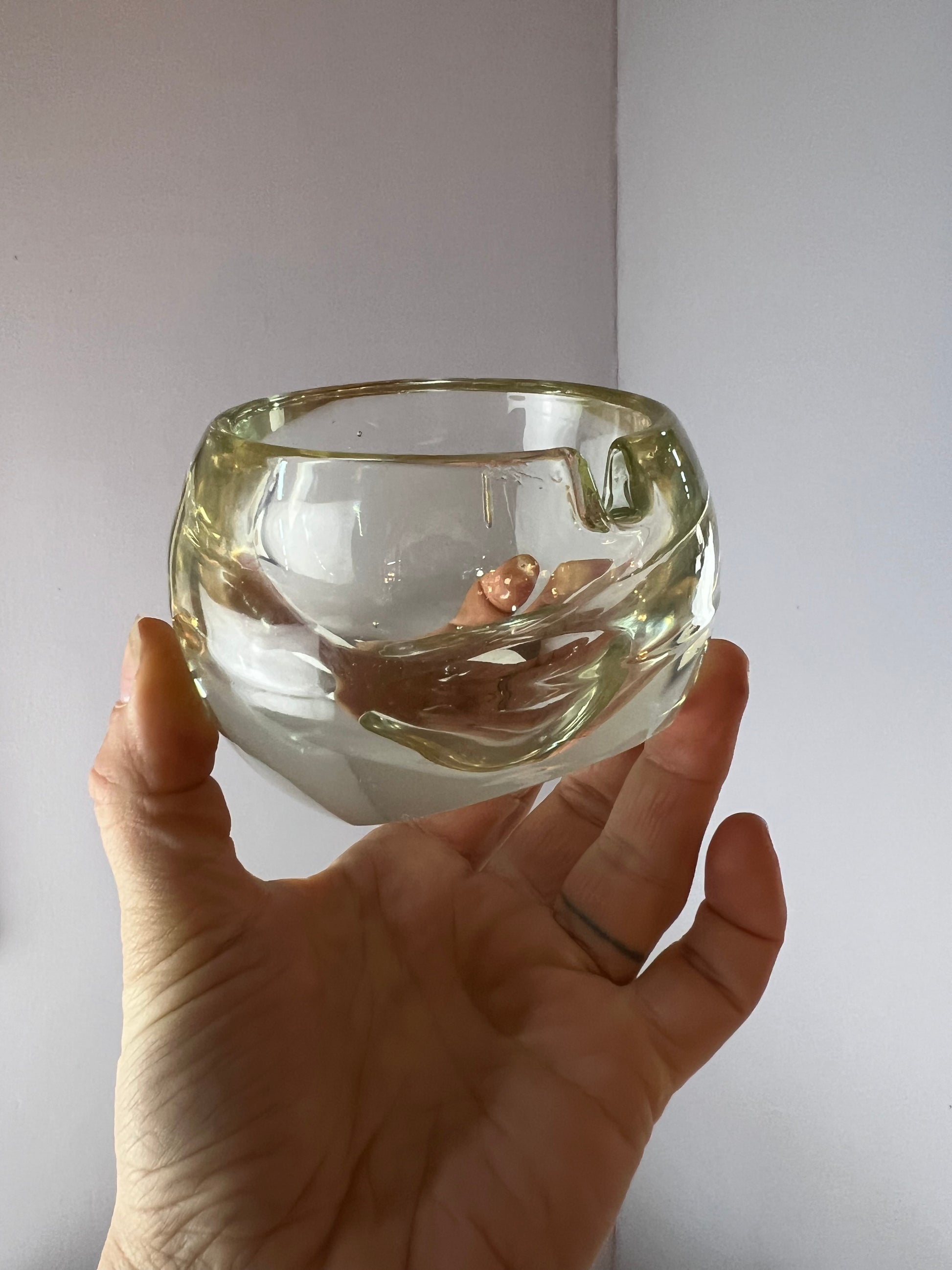 Kugelascher transparent Pressglas