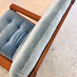 Sessel blau Samt und Teak Hochlehner