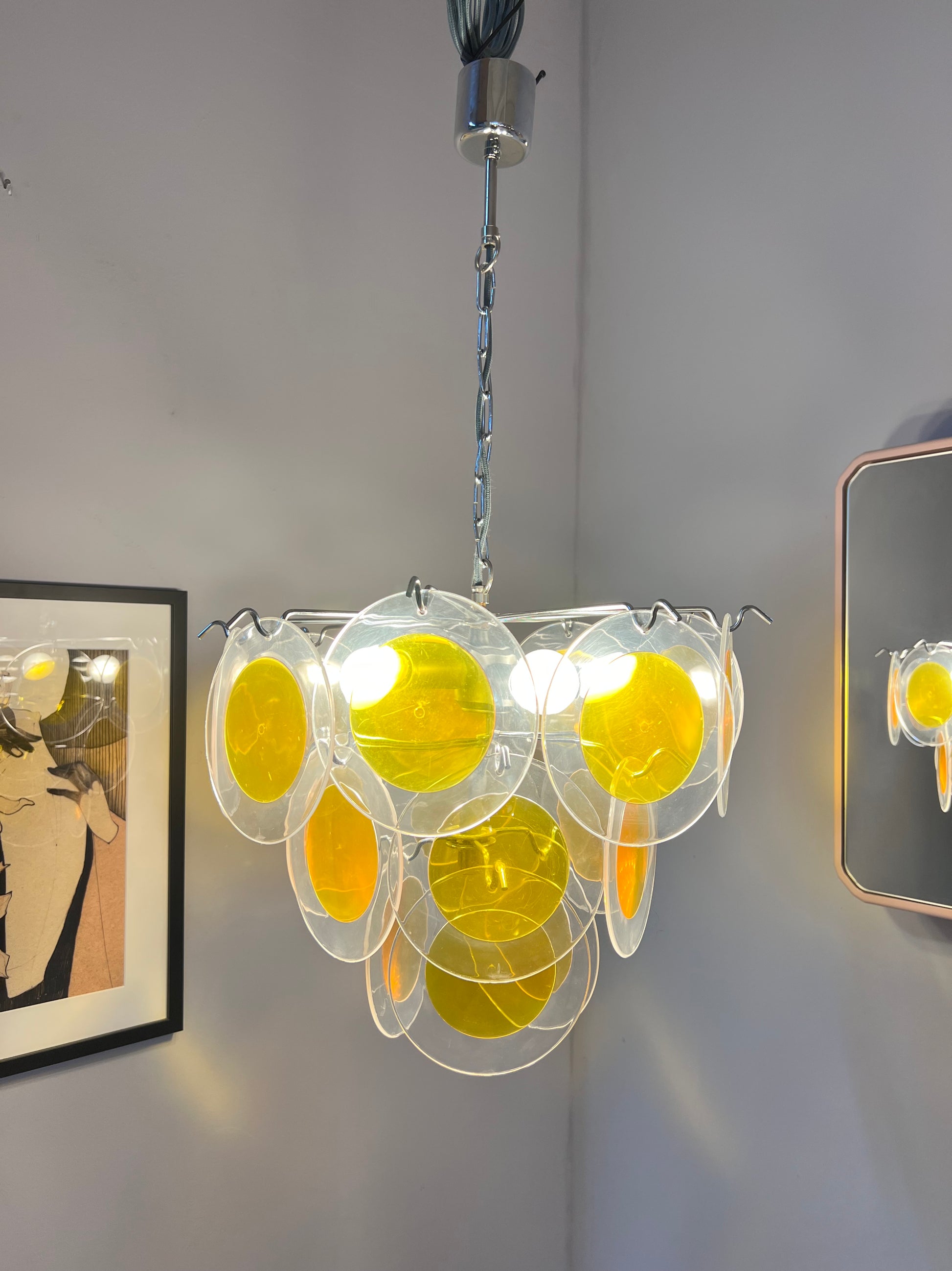 Kronleuchter gelb silber mit Plexiglas-Scheiben