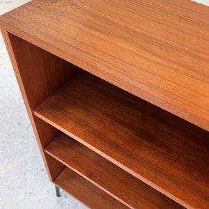 Regal Teak mit neuen Metallfüßen von IDEE Möbel