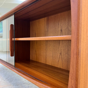 Sideboard Vitrine Teak mit Chromfüßen von Dyrlund