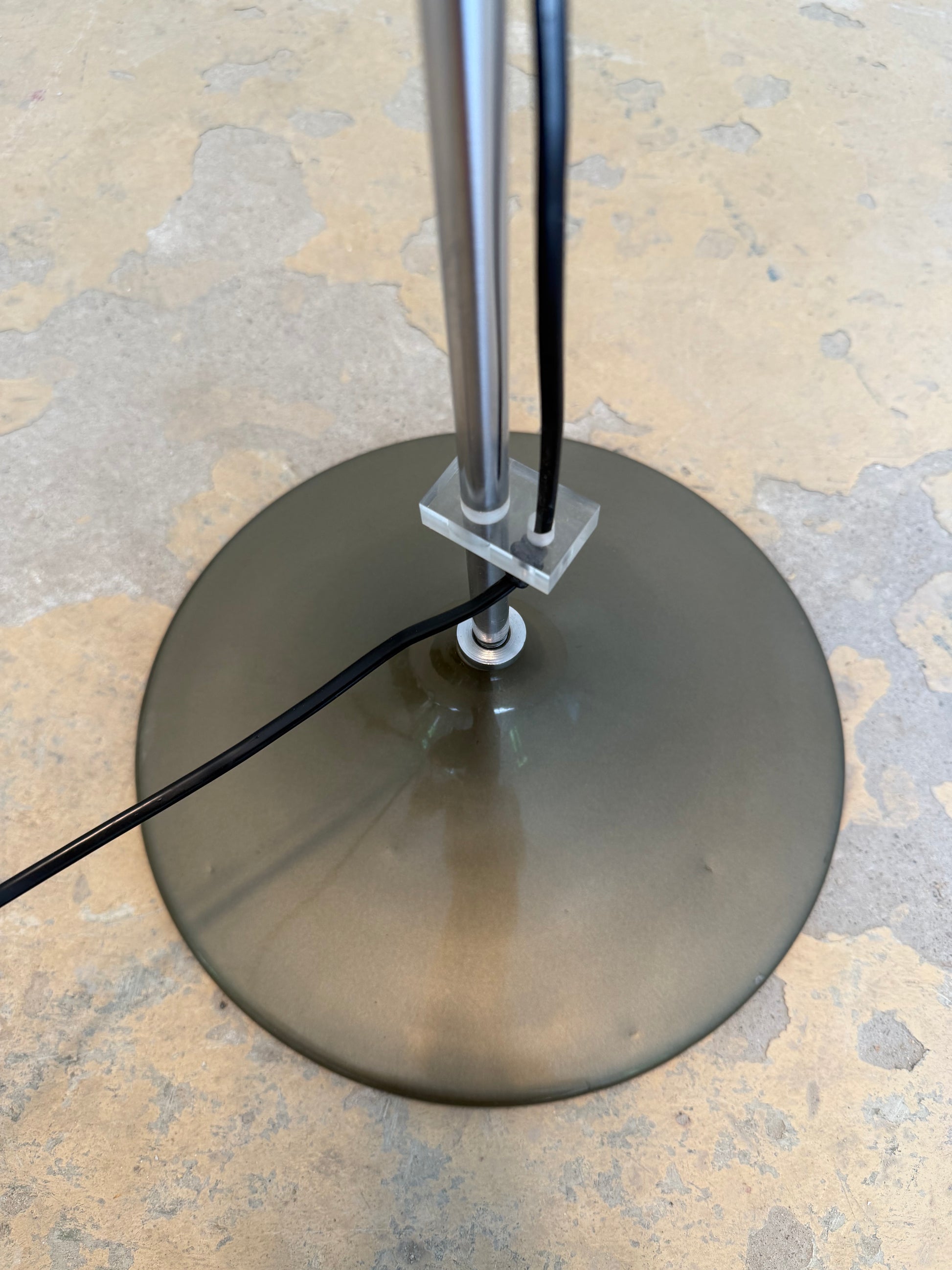 Stehlampe braun weiß Acryl Chrom von Elio Martinelli