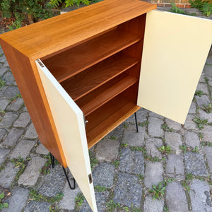 Schrank mit Schloss & neuen Hairpinlegs