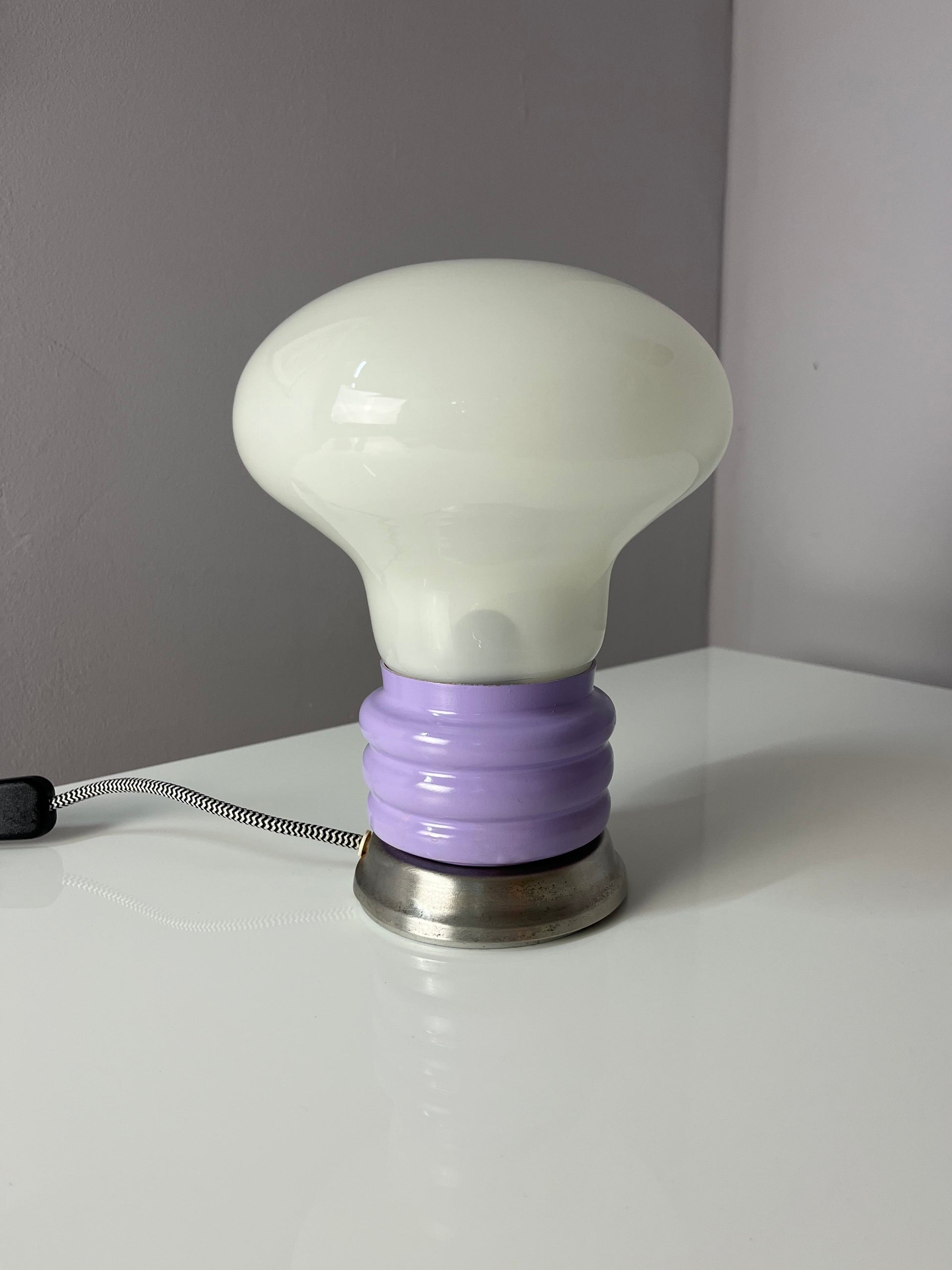 Mushroom Tischlampe flieder weiß Glas