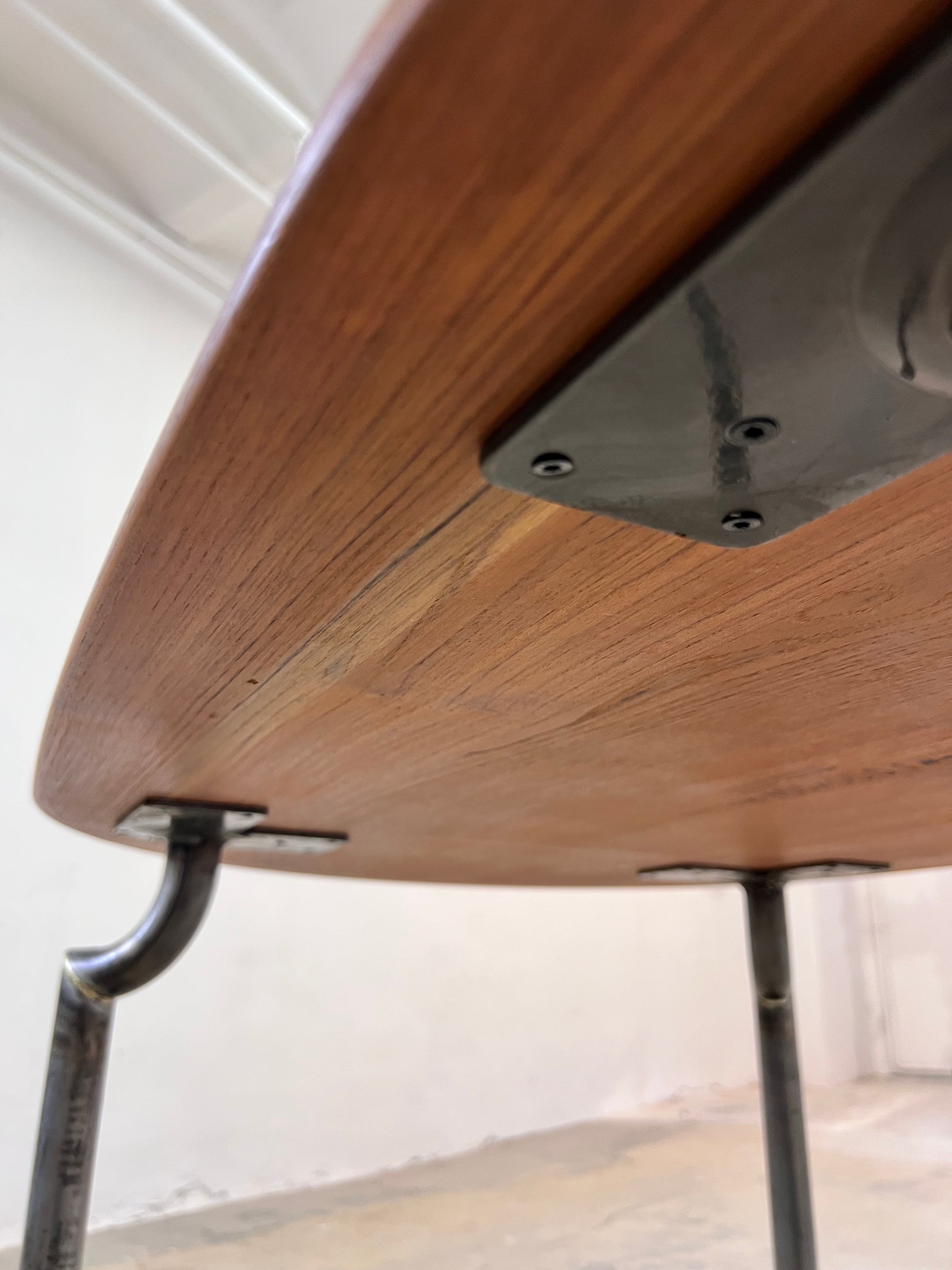 Esstisch Teak mit Metallbeinen von Niels Bach