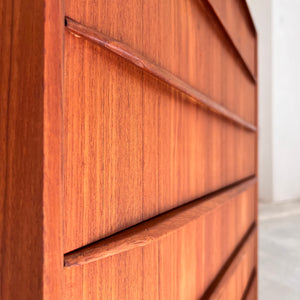 Kommode Teak mit geraden Griffen aus Dänemark