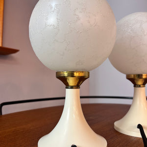 Set: 2x Nachttischlampe mit Tulipfuß