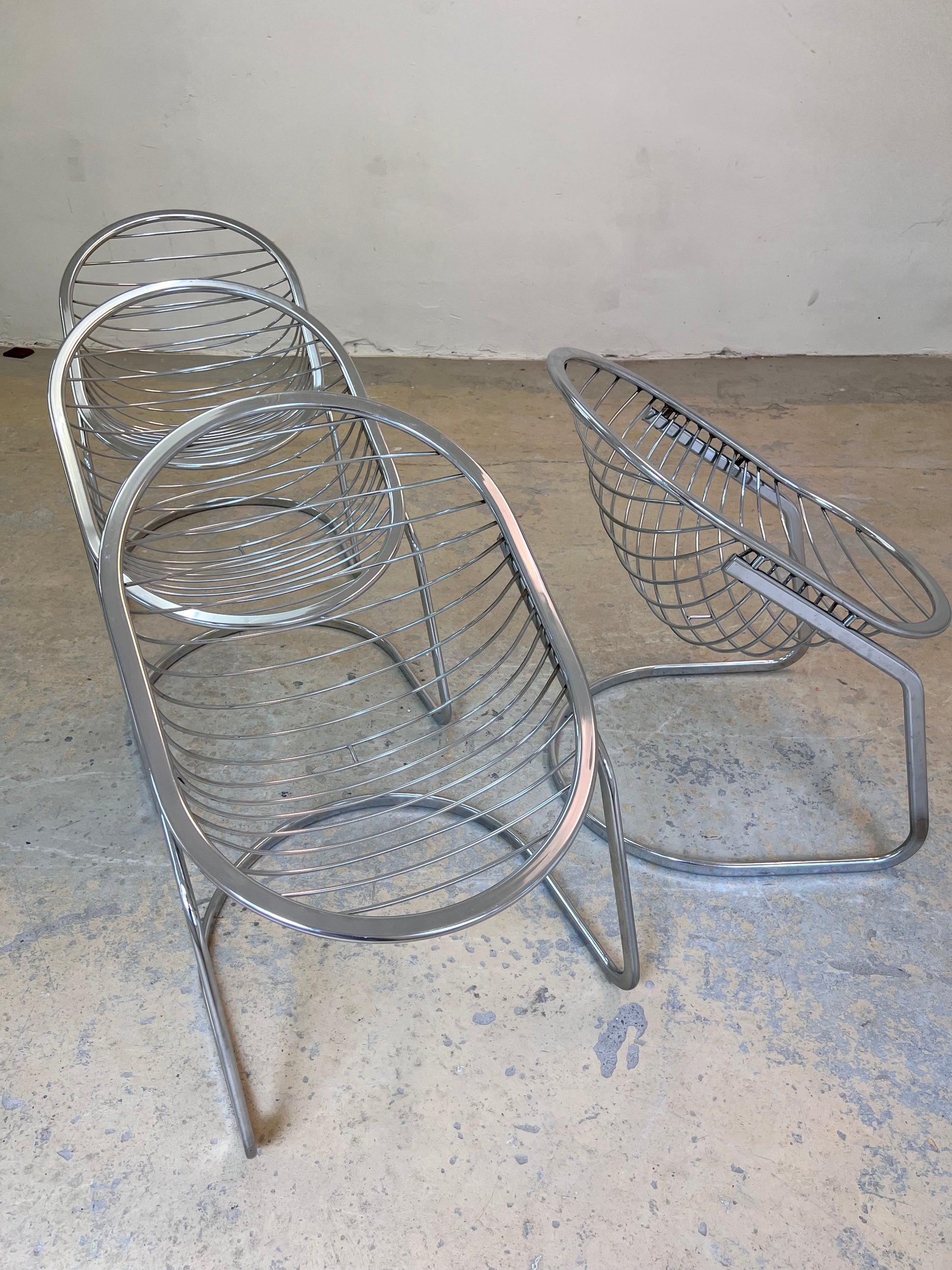 Freischwinger Modell Egg Chair mit Fell von Gastone Rinaldi