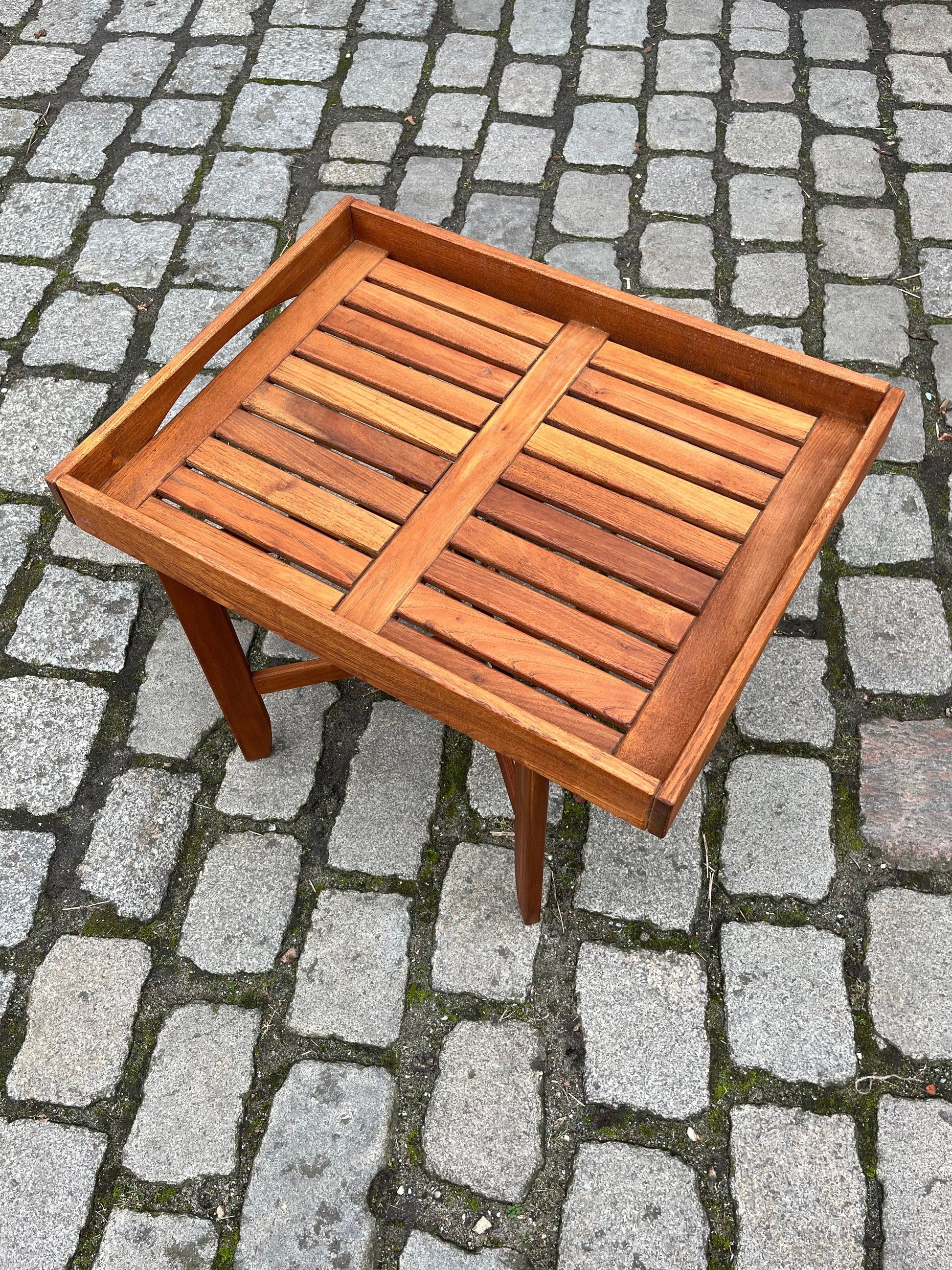 Klappbarer Beistelltisch Teak mit Tablett