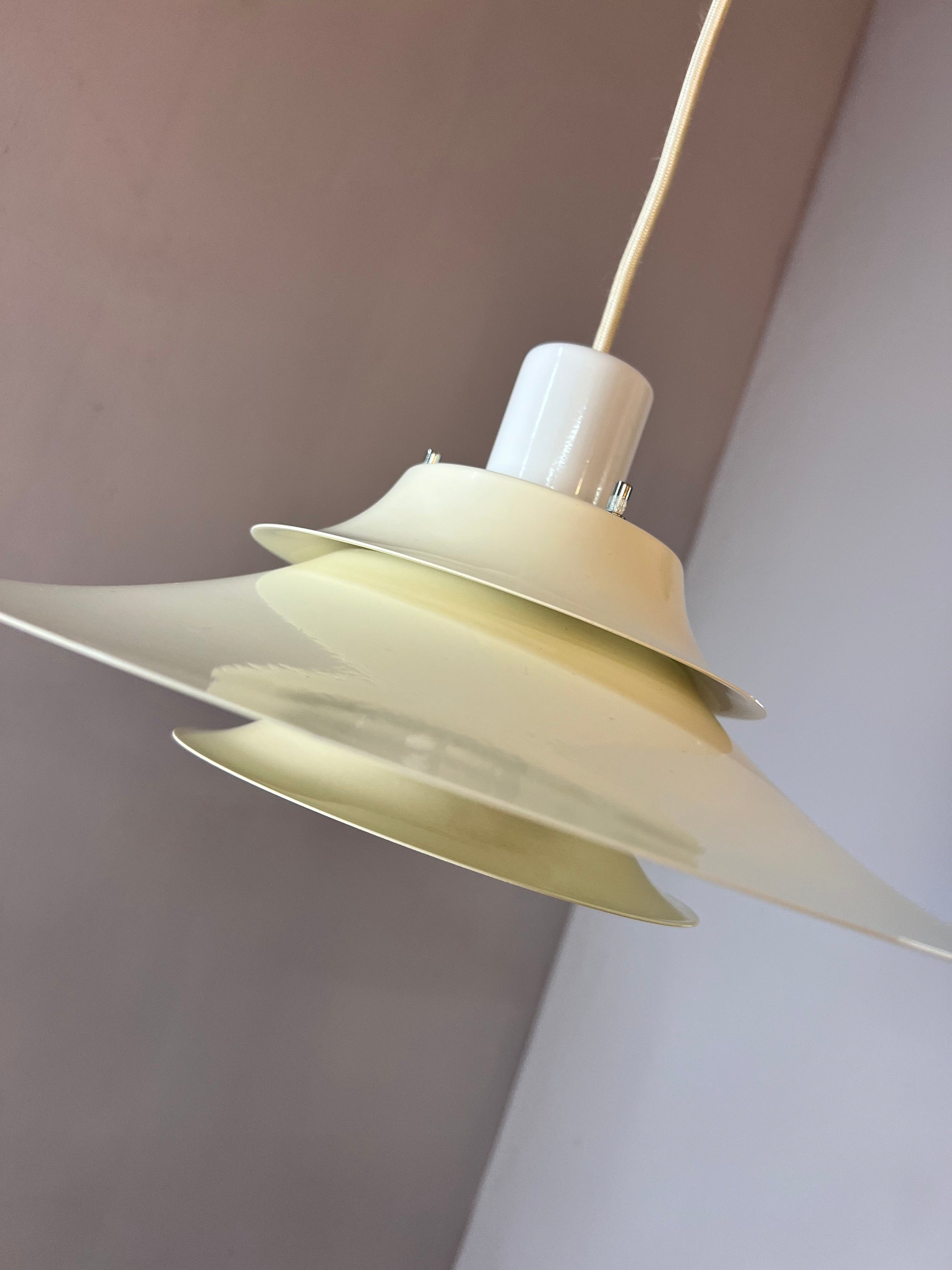 Dänische Lamellenlampe cremeweiss