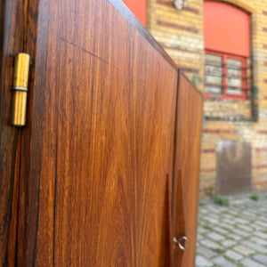Kommodenschrank mit Flügeltüren & Schloss aus Dänemark