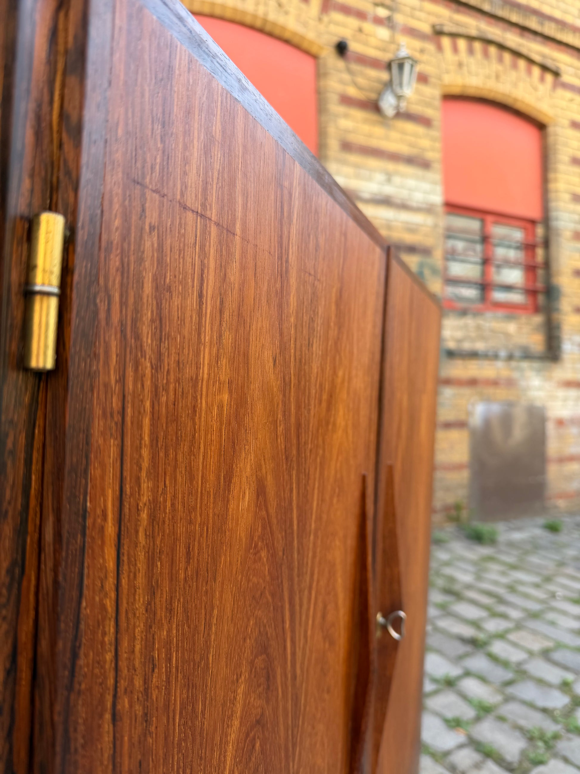 Kommodenschrank mit Flügeltüren & Schloss aus Dänemark
