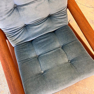 Sessel blau Samt und Teak Hochlehner