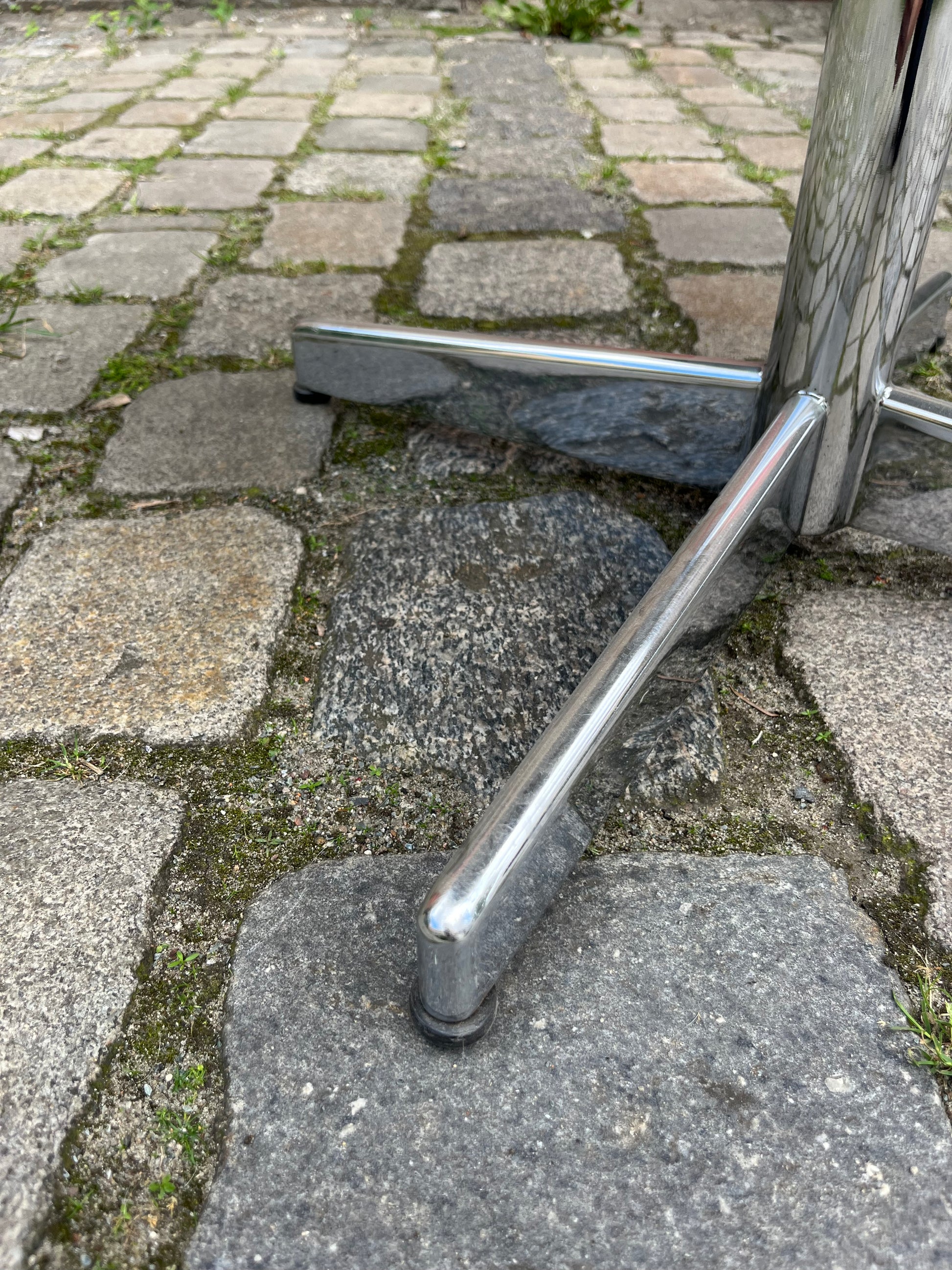 Couchtisch schwarz Linoleum Chrom von Mauser
